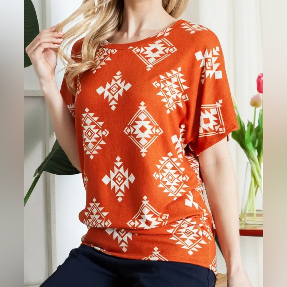 Geometric Short Sleeve Top